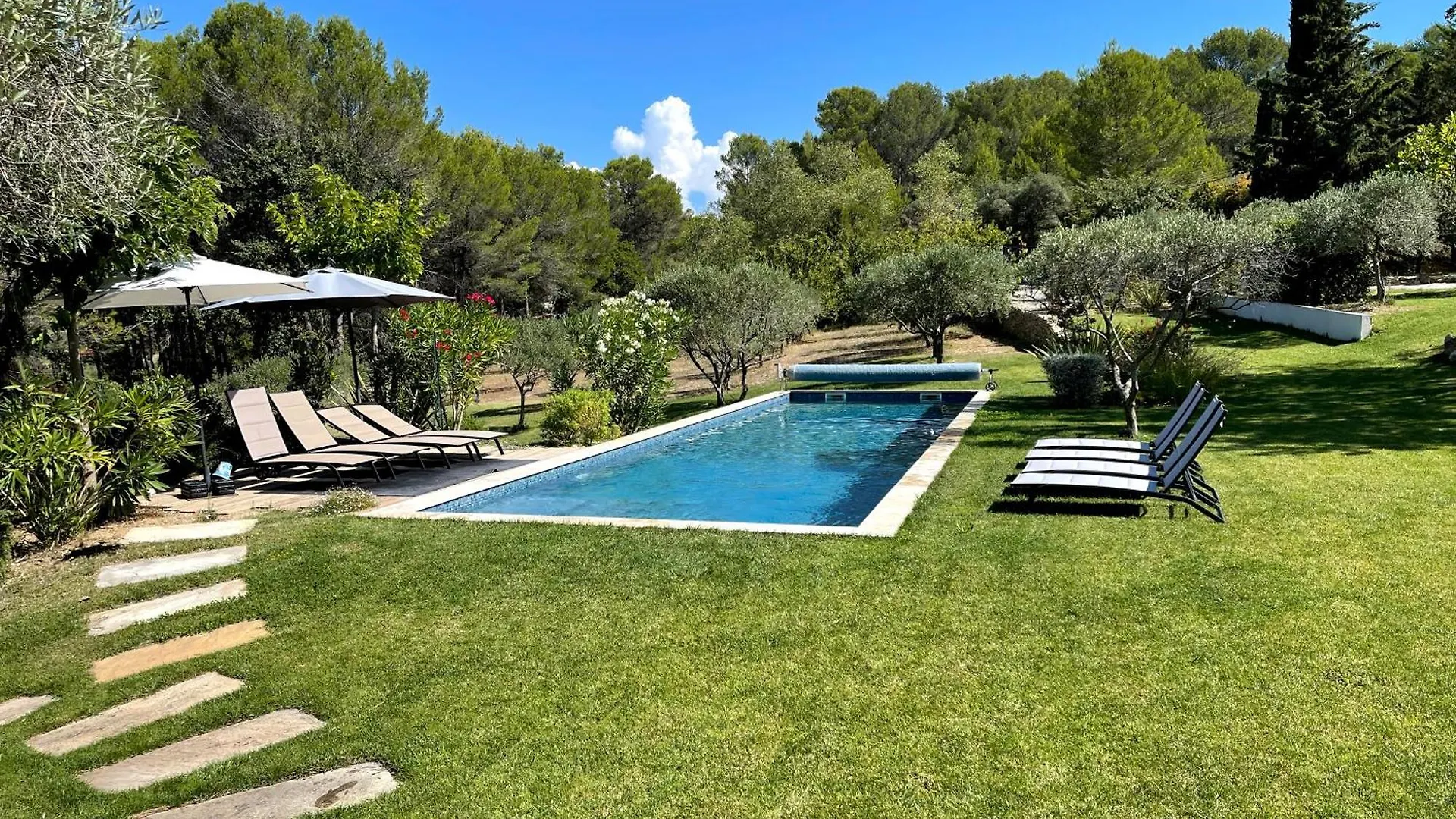 Villa With Pool, Cireline La Fontaine Du Roy Rognes